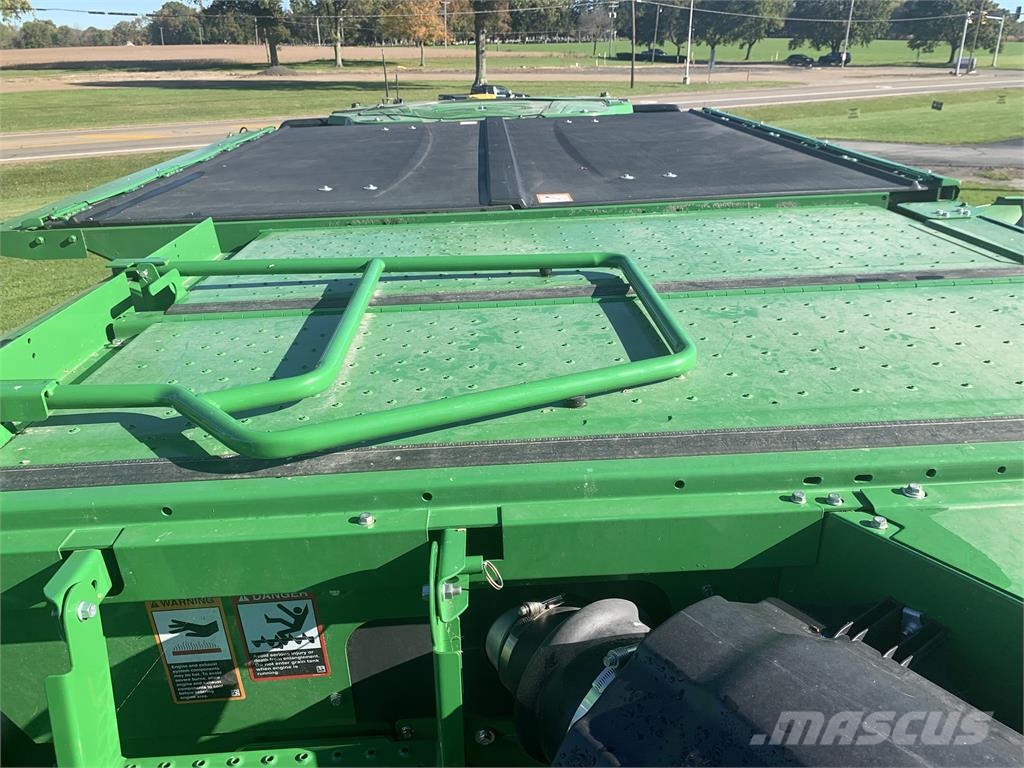 John Deere S7 700 Kombinované zberacie stroje