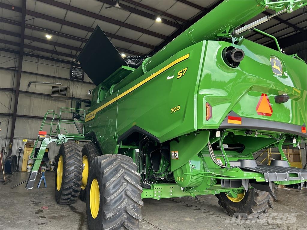John Deere S7 700 コンバイン