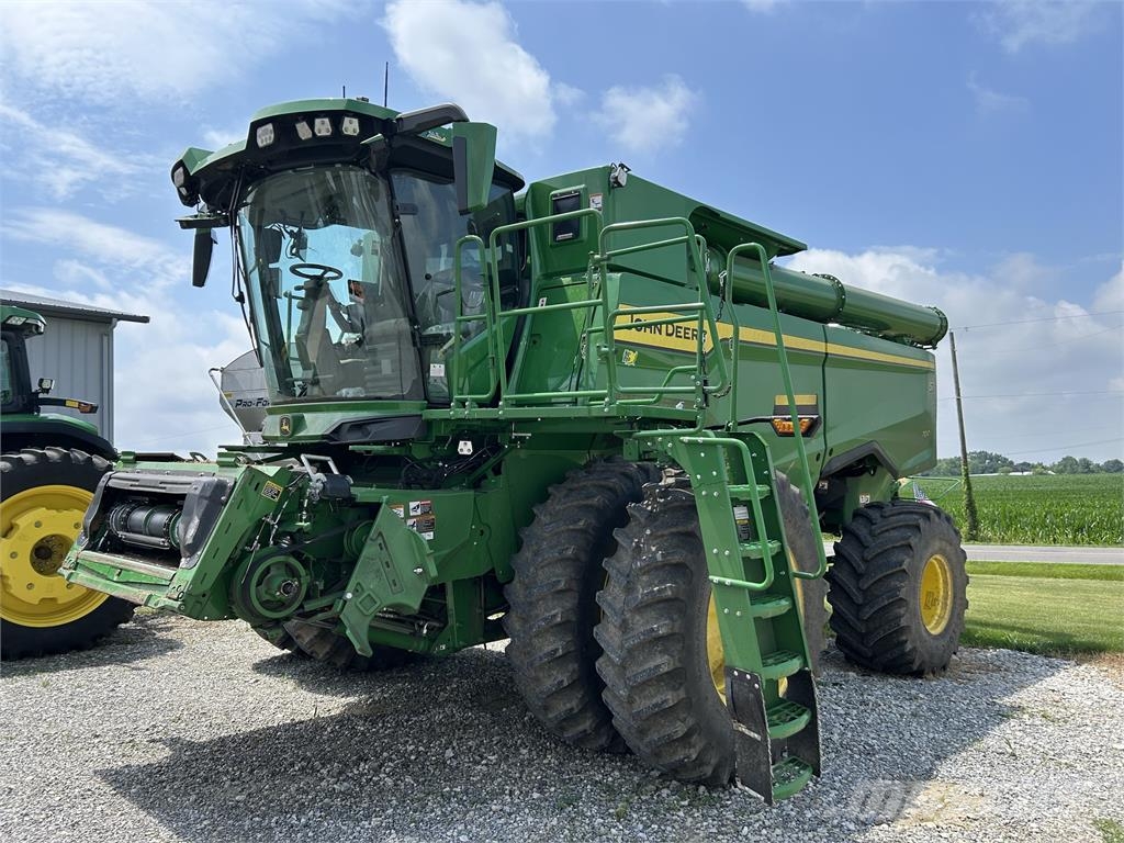 John Deere S7 700 Mähdrescher