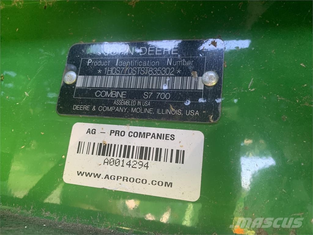John Deere S7 700 Kombinované zberacie stroje