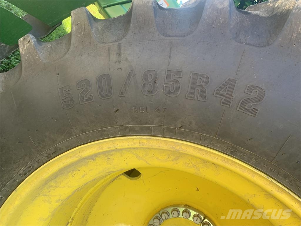 John Deere S7 700 Kombinované zberacie stroje