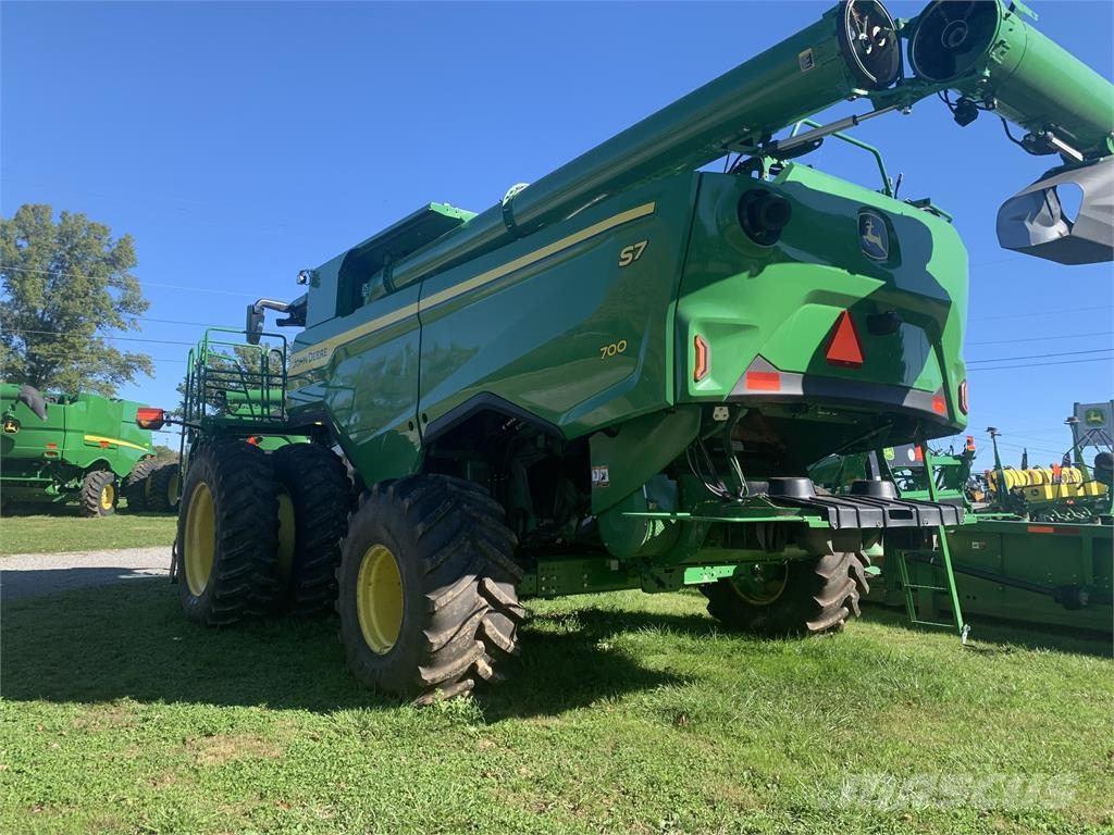 John Deere S7 700 Kombinované zberacie stroje