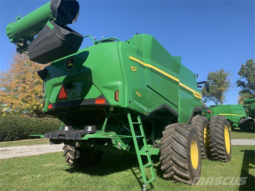 John Deere S7 700 Kombinované zberacie stroje