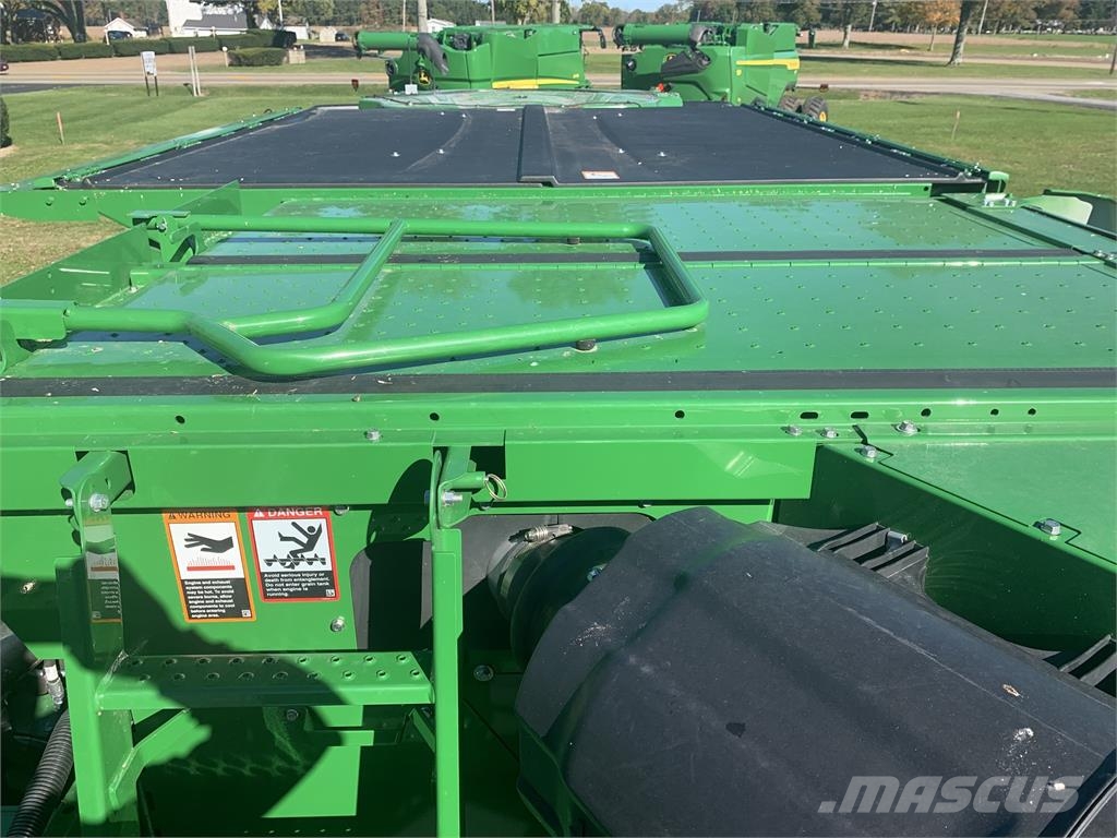 John Deere S7 700 Kombinované zberacie stroje