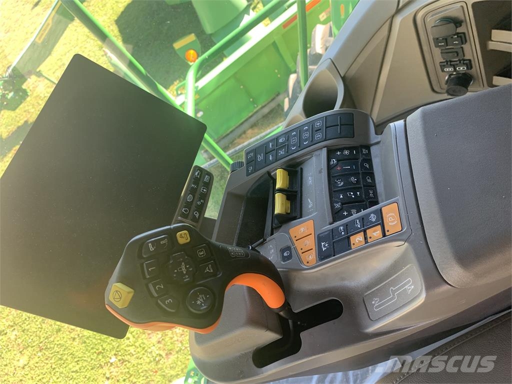 John Deere S7 700 Kombinované zberacie stroje