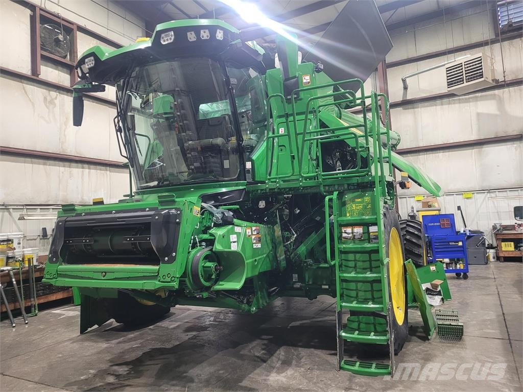 John Deere S7 700 Mähdrescher