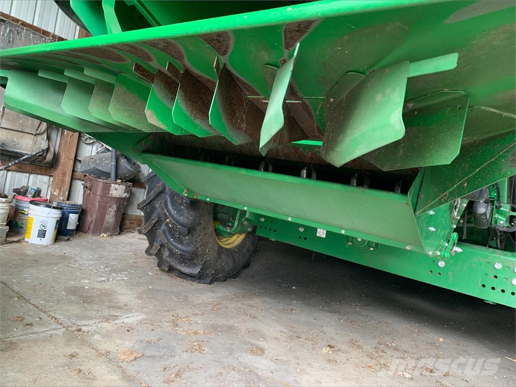 John Deere S760 Mähdrescher
