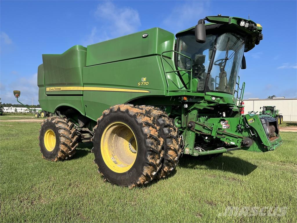 John Deere S770 Sklízecí mlátičky