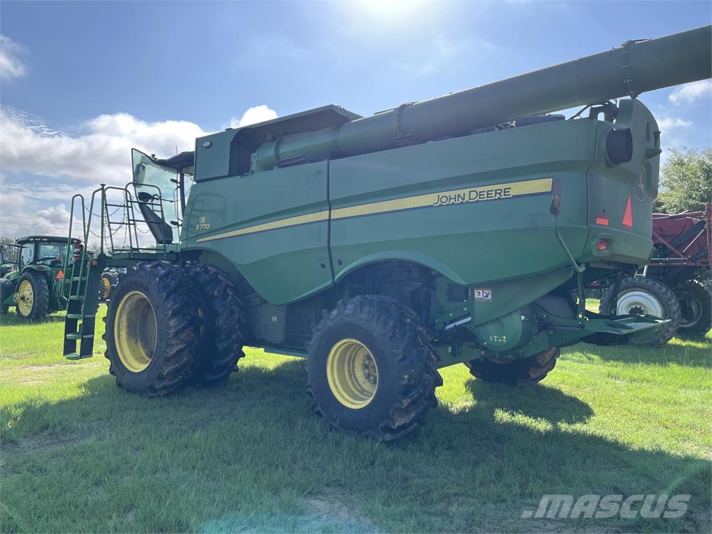 John Deere S770 Sklízecí mlátičky