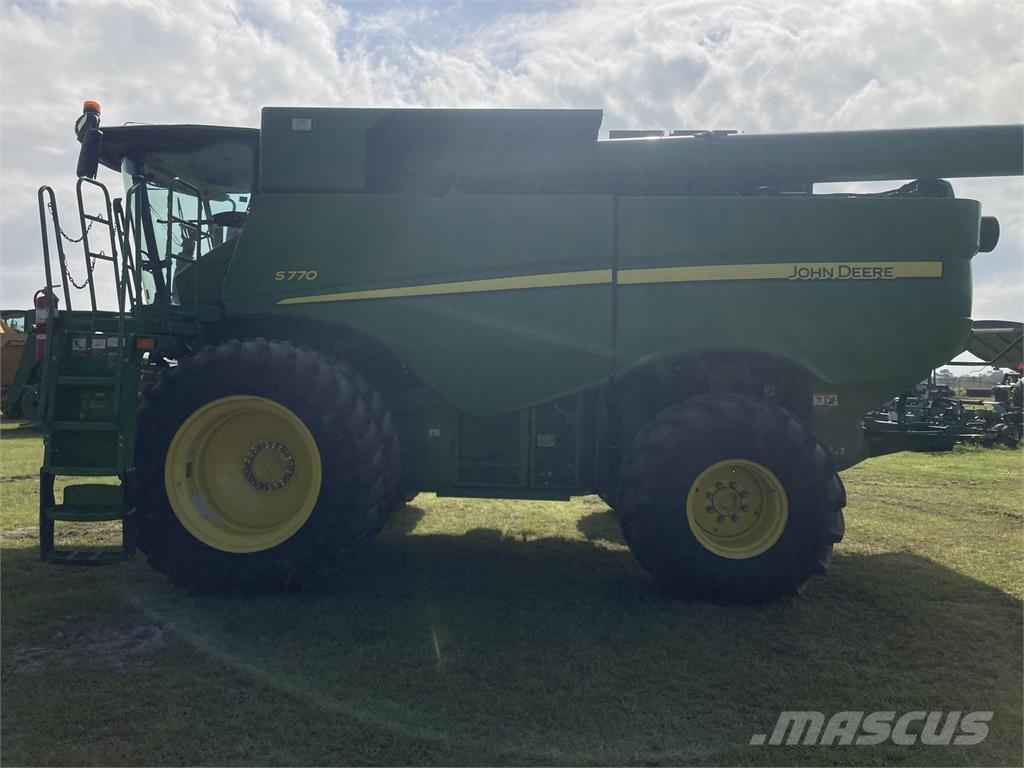 John Deere S770 联合收割机