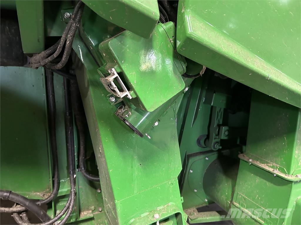 John Deere S780 Combine harvesters
