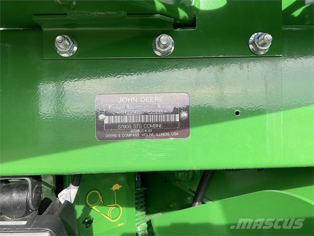 John Deere S790 Combine harvesters