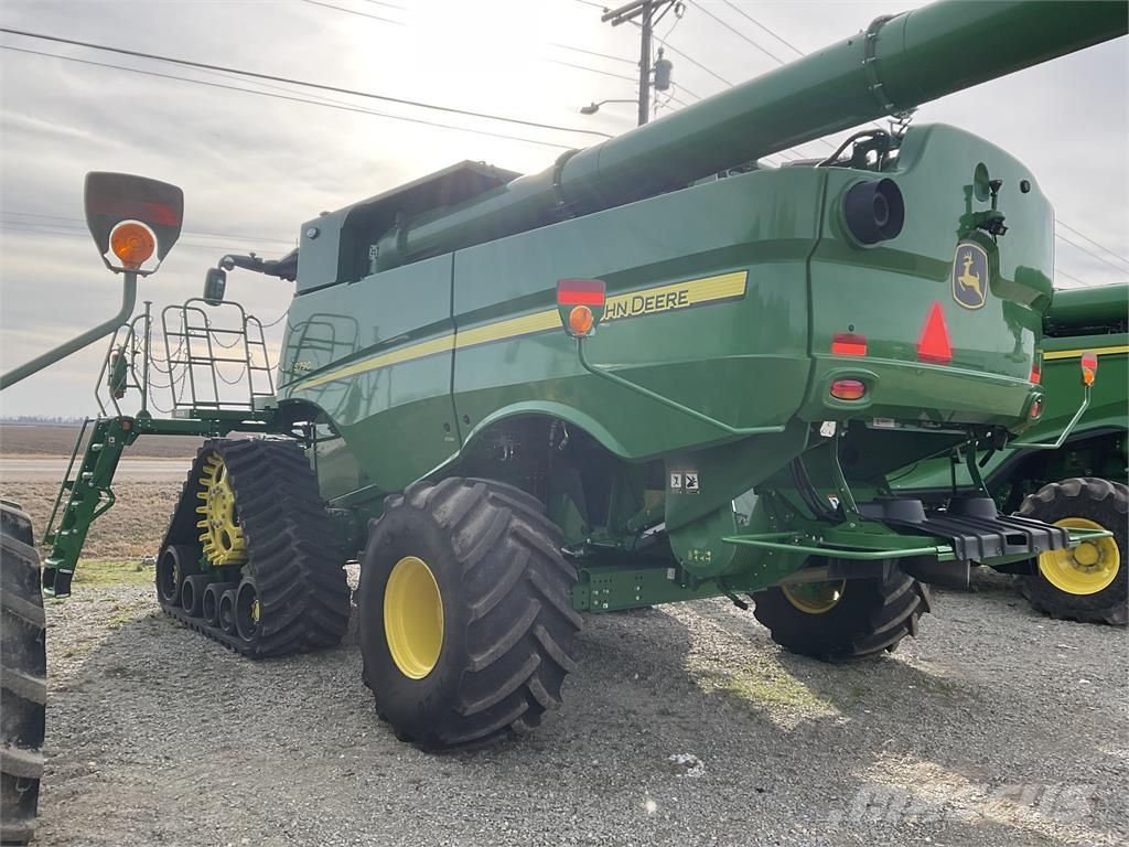 John Deere S790 Combine harvesters