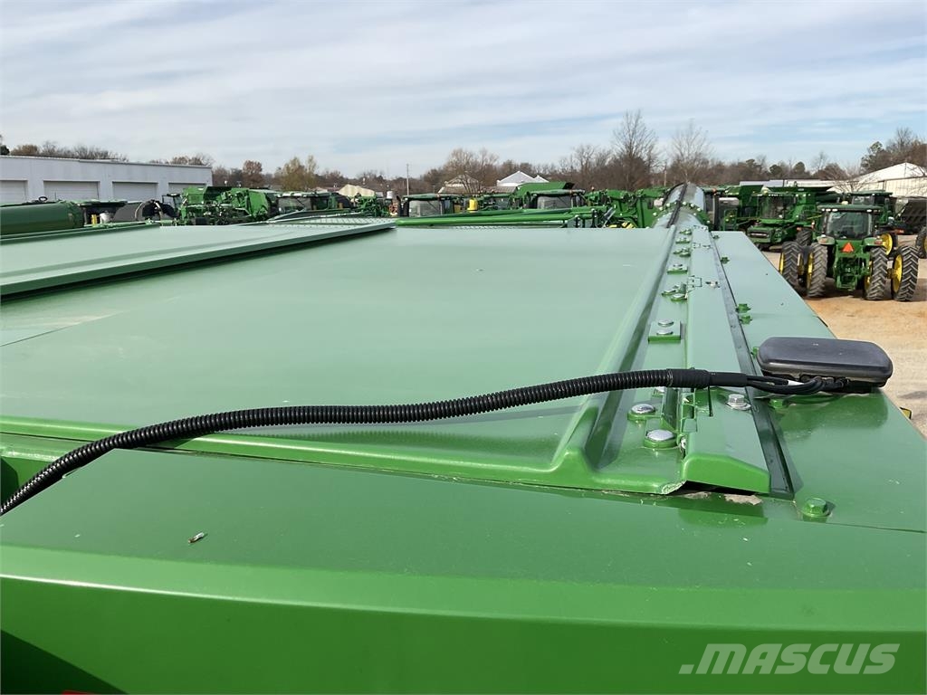 John Deere S790 Combine harvesters