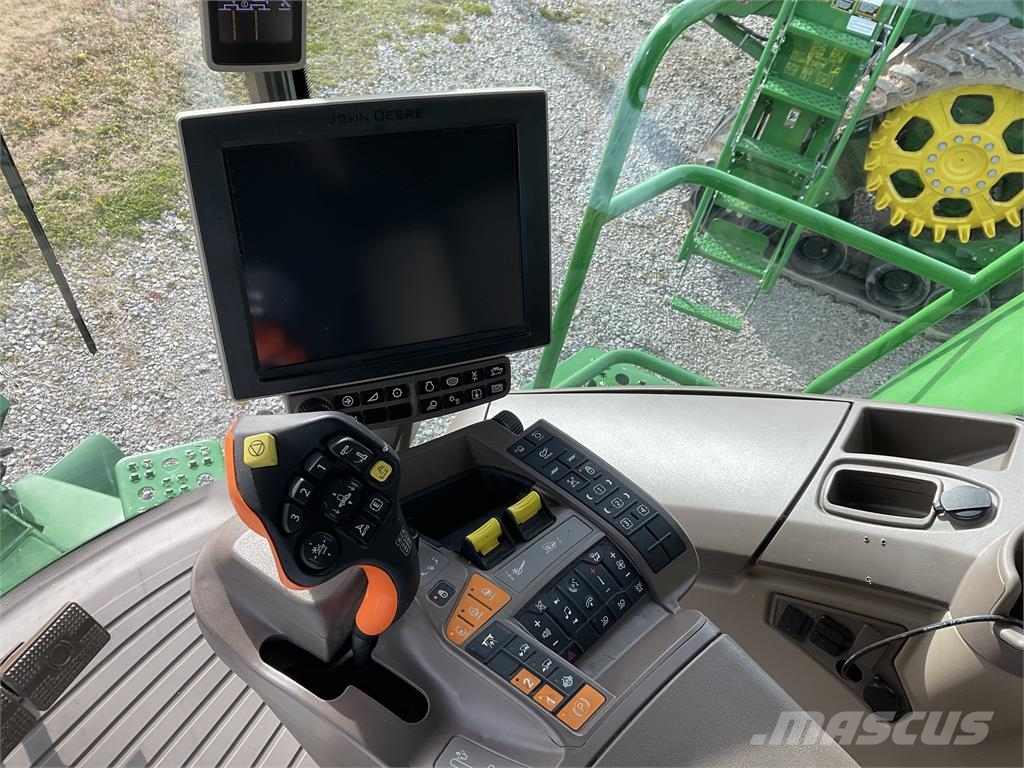 John Deere S790 Combine harvesters
