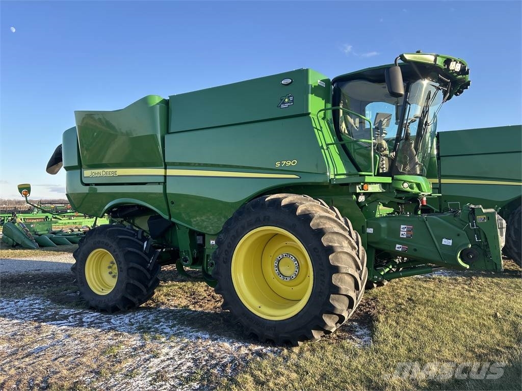 John Deere S790 Mähdrescher