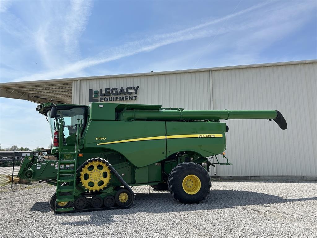 John Deere S790 Mähdrescher