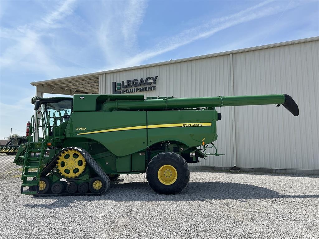 John Deere S790 Mähdrescher