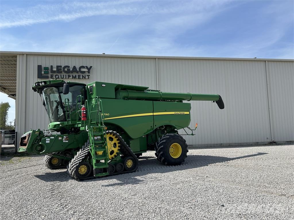 John Deere S790 Mähdrescher
