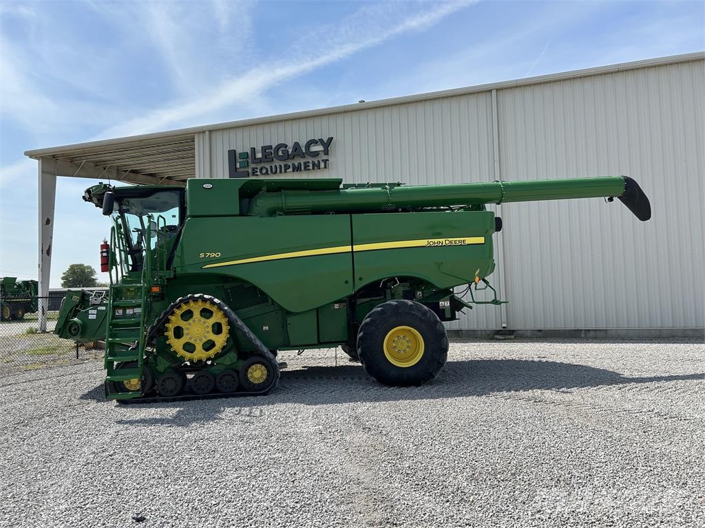 John Deere S790 Mähdrescher