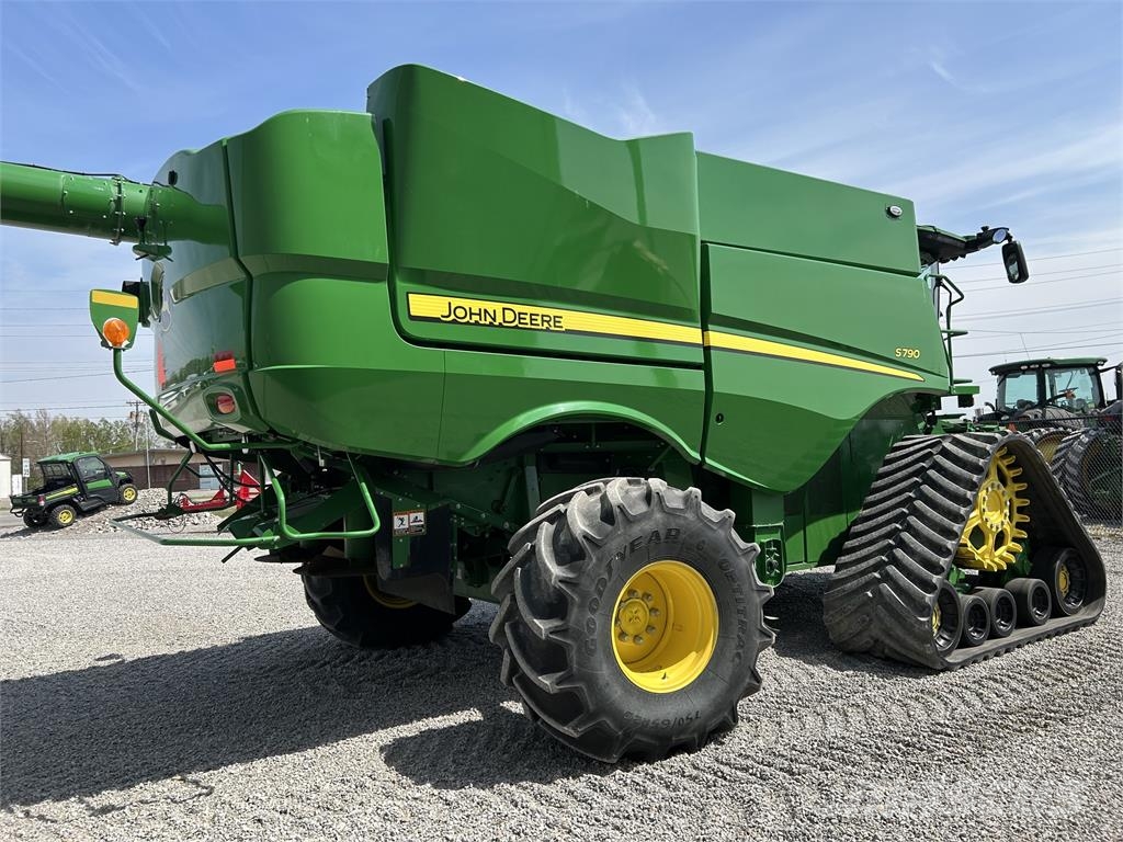 John Deere S790 Mähdrescher