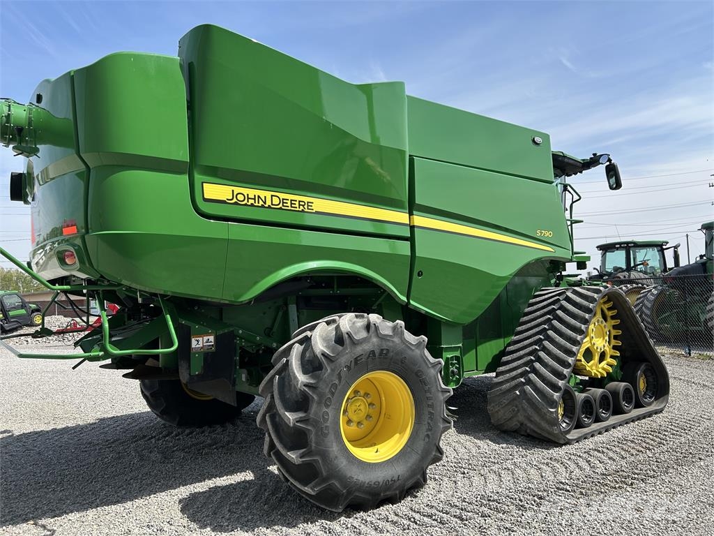 John Deere S790 Mähdrescher