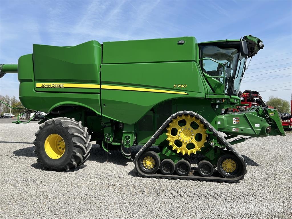 John Deere S790 Mähdrescher