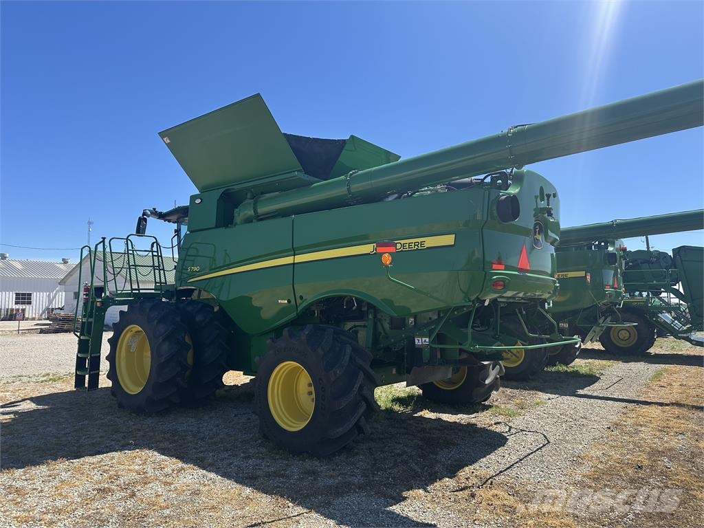John Deere S790 Combine harvesters