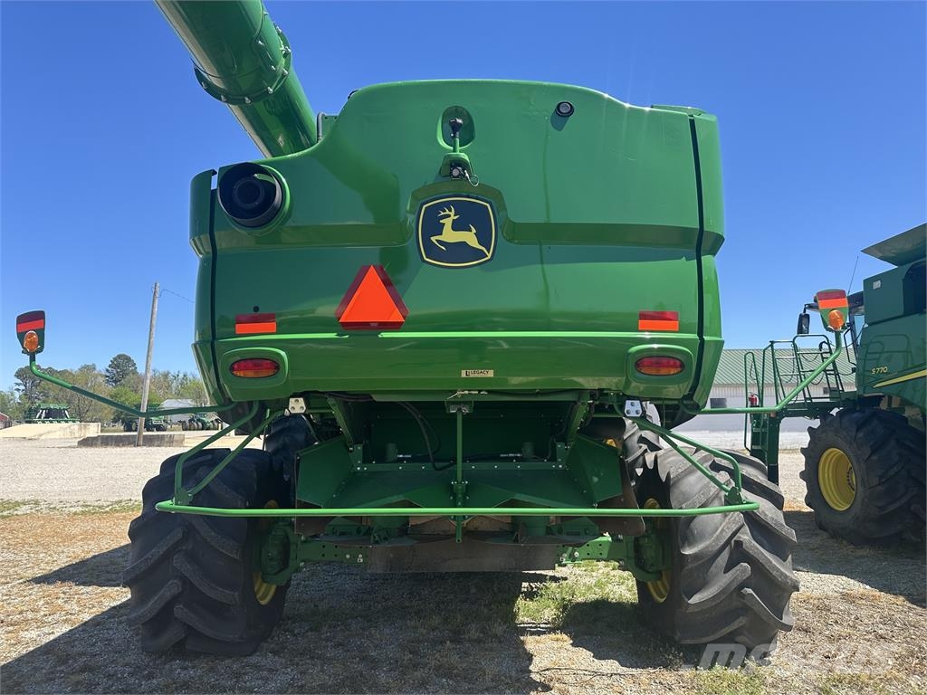 John Deere S790 Combine harvesters