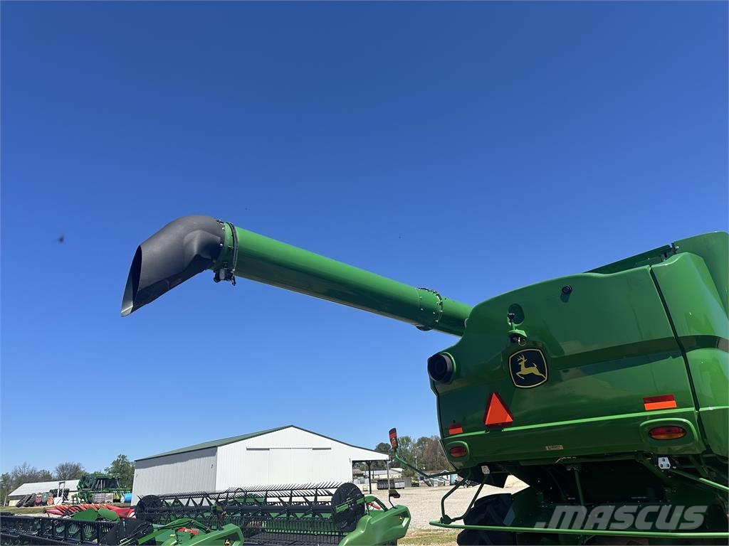 John Deere S790 Combine harvesters
