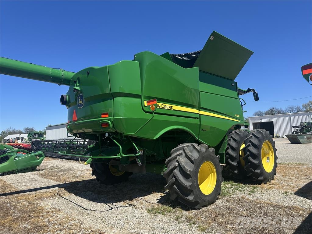 John Deere S790 Combine harvesters