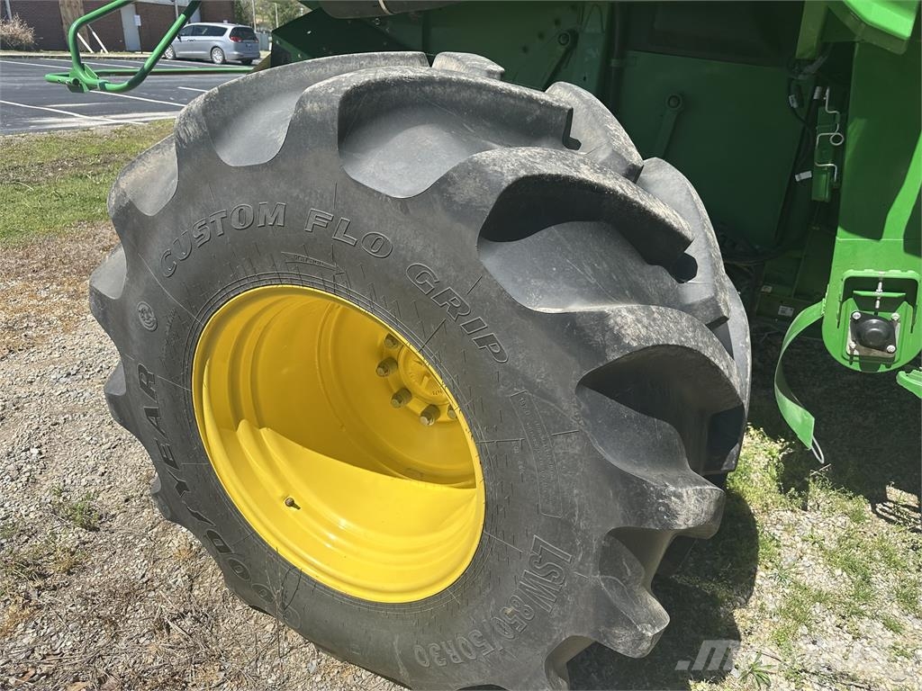John Deere S790 Combine harvesters