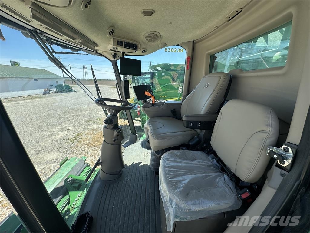 John Deere S790 Combine harvesters