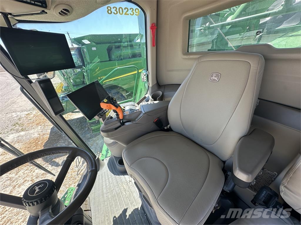John Deere S790 Combine harvesters
