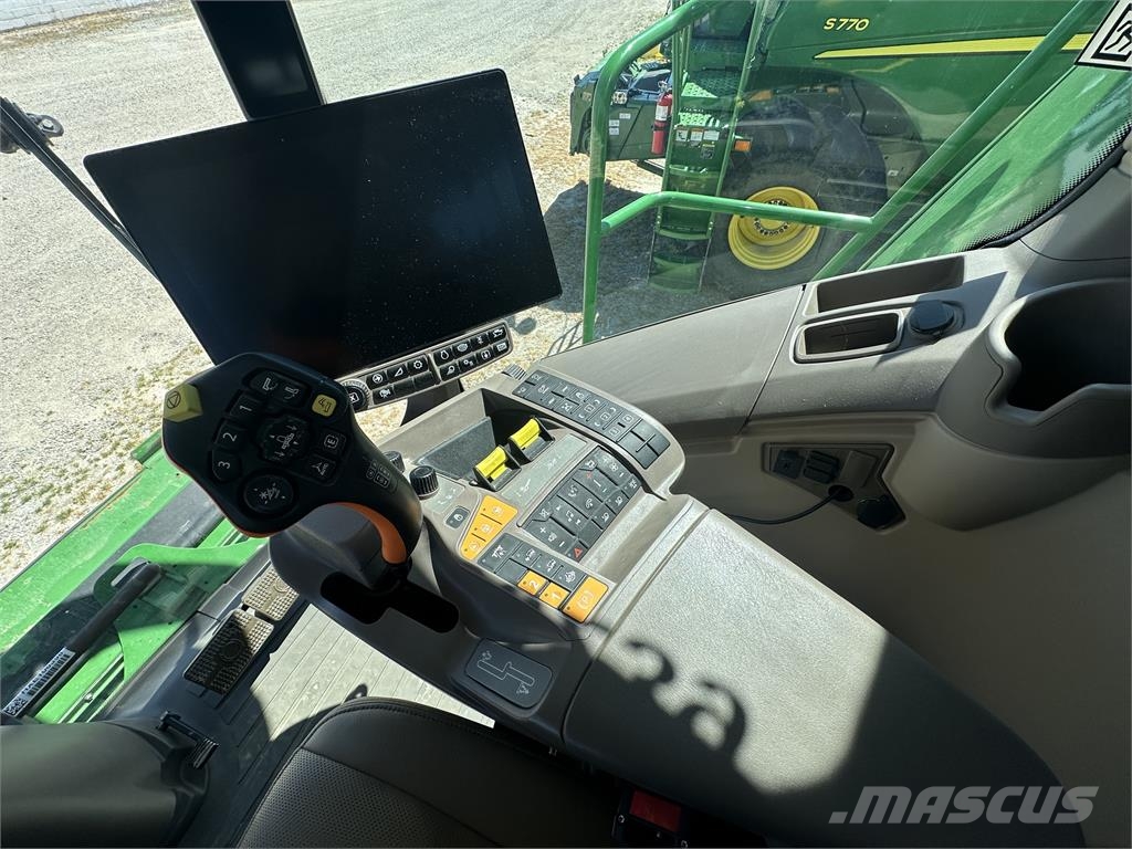 John Deere S790 Combine harvesters