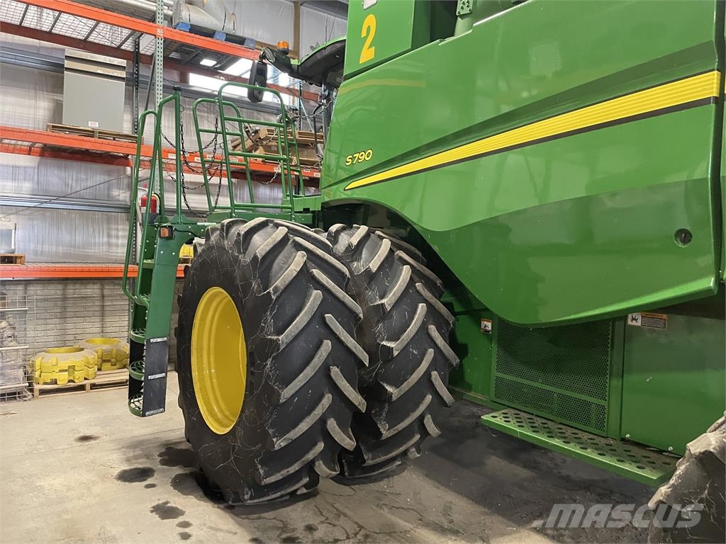 John Deere S790 Mähdrescher