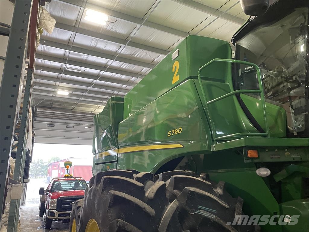 John Deere S790 Mähdrescher