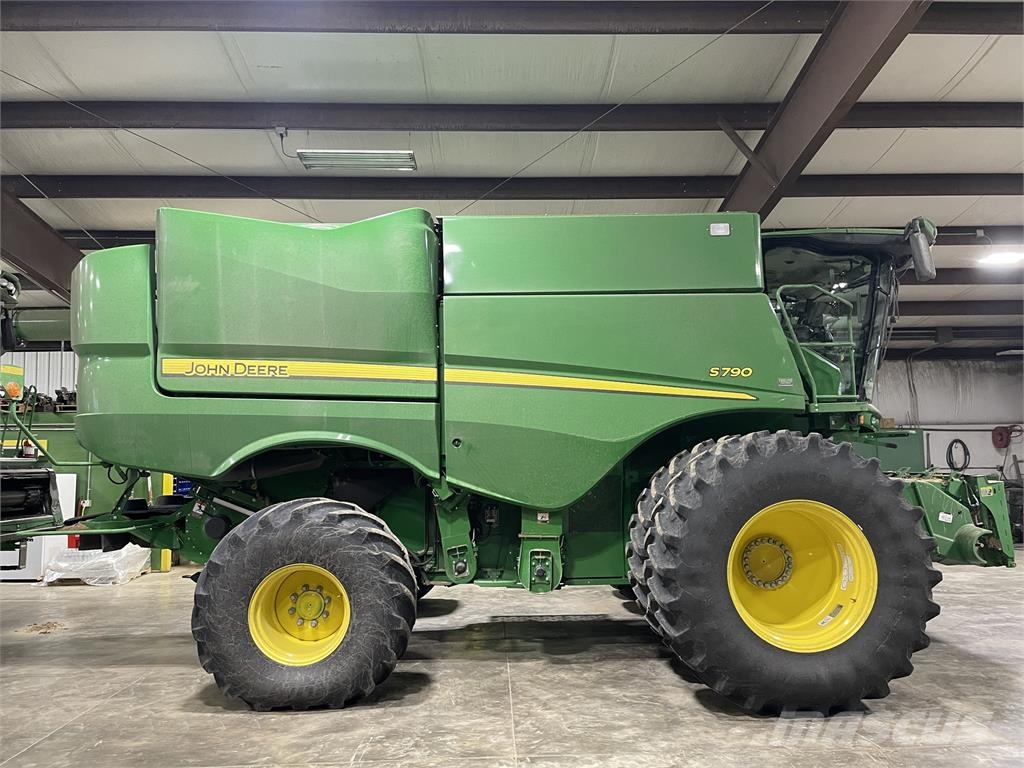 John Deere S790 Mähdrescher
