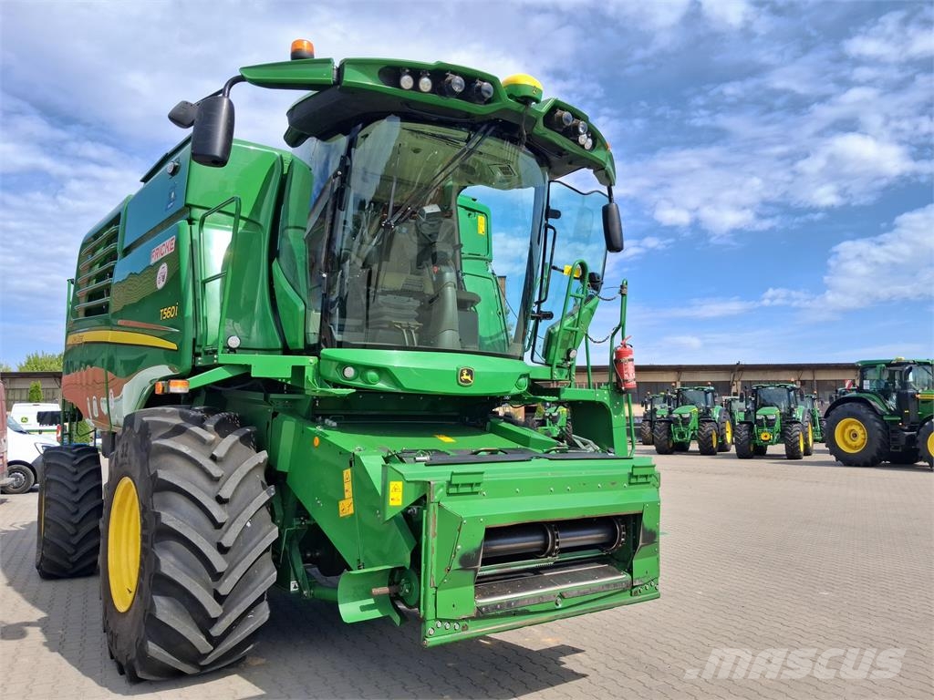 John Deere T560 Зернозбиральні комбайни