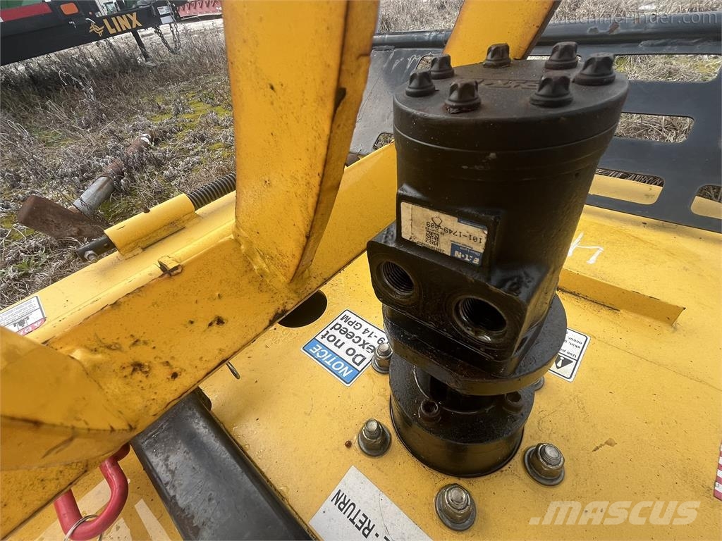 John Deere TBFL or TB-1 Paalinkäsittelykoneet