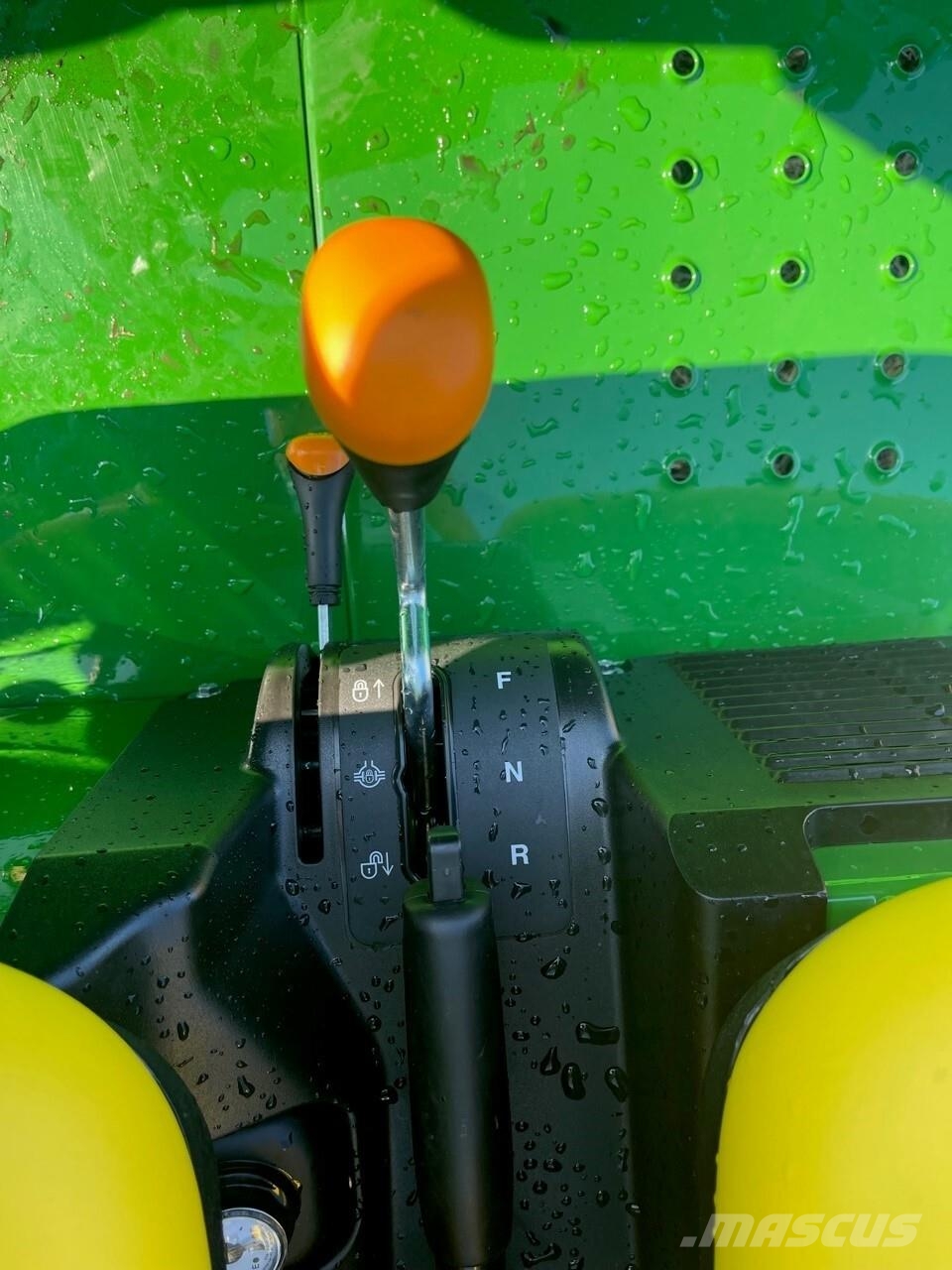 John Deere TX 4X2 Irankiu vezimeliai
