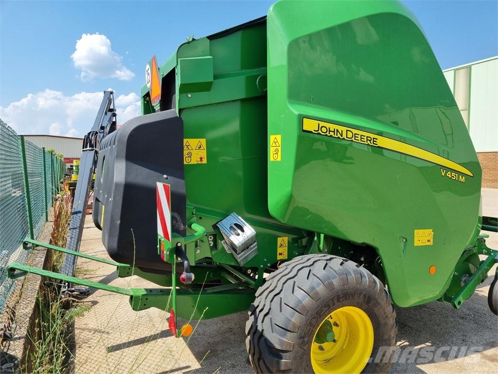 John Deere V451M Round balers