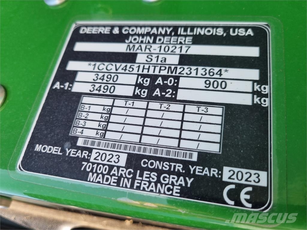 John Deere V451M Round balers