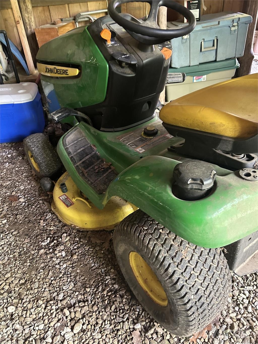 John Deere X300 ركوب الحشائش