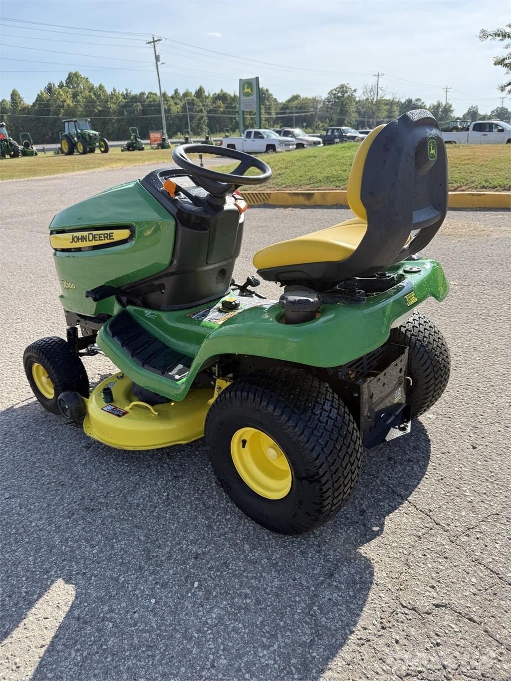 John Deere X300 Päältäajettavat ruohonleikkurit