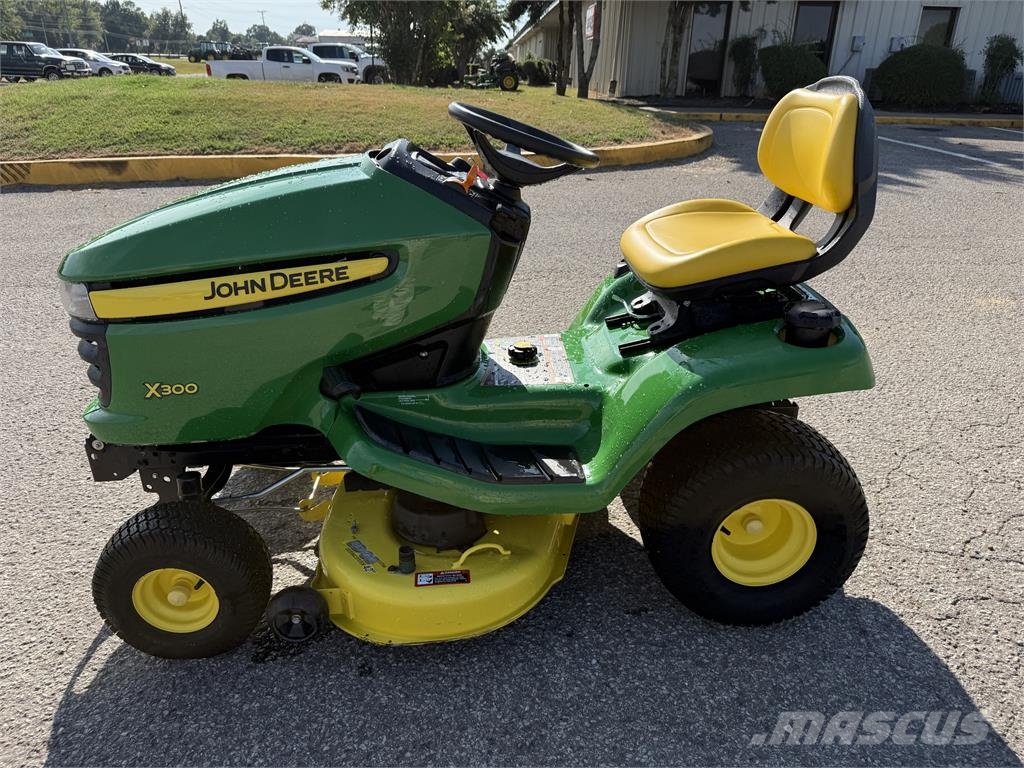 John Deere X300 Päältäajettavat ruohonleikkurit