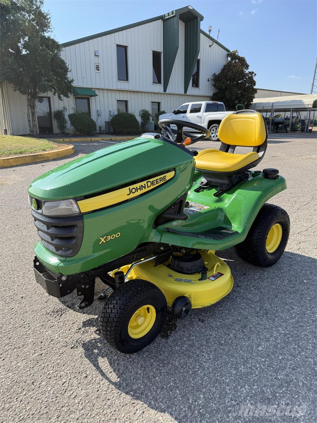 John Deere X300 Päältäajettavat ruohonleikkurit
