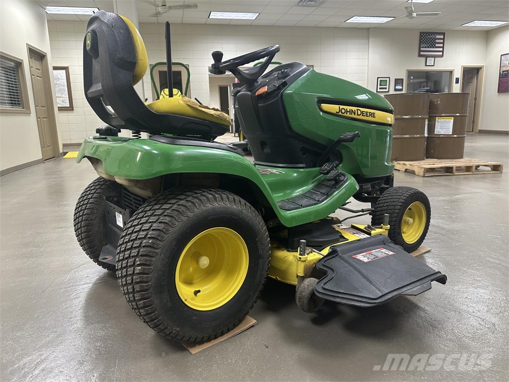 John Deere X320 Riding mowers