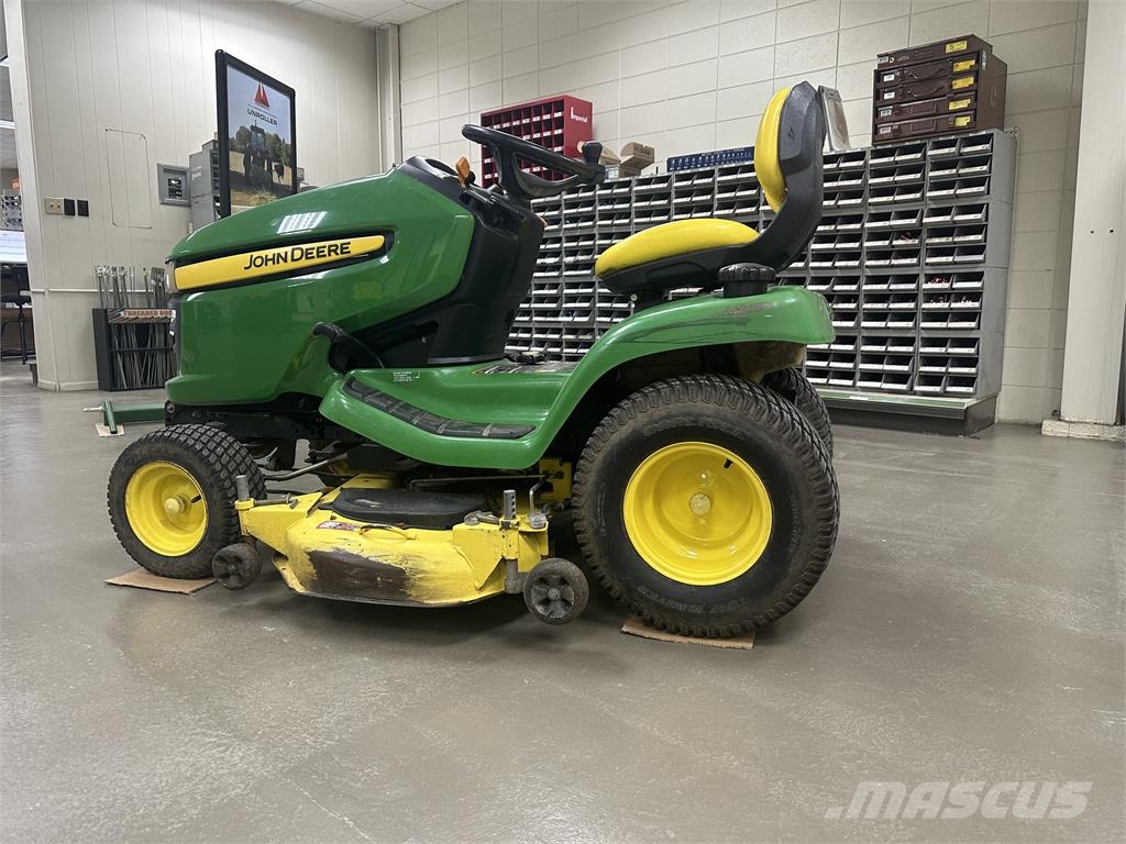 John Deere X320 Riding mowers