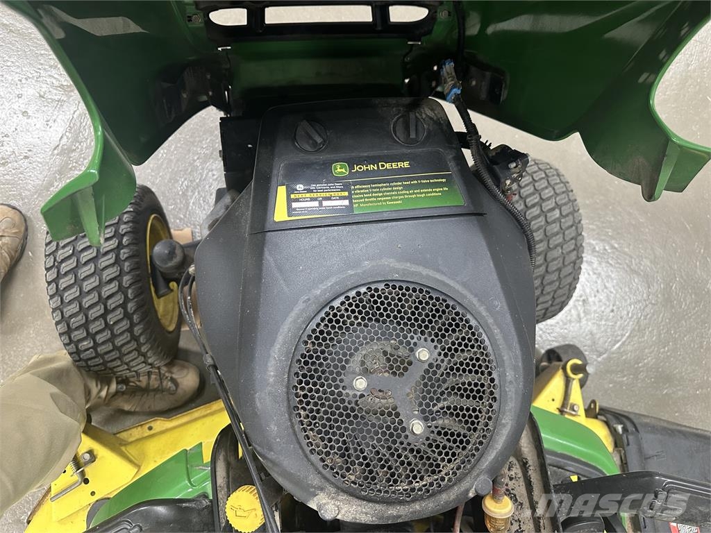 John Deere X320 Riding mowers